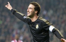 艺术天赋点燃绿茵场，阿森纳赛后小乐队的欢乐瞬间