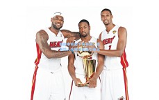 铁血申京篮下筑长城，连送惊人大帽后伤退引悬念