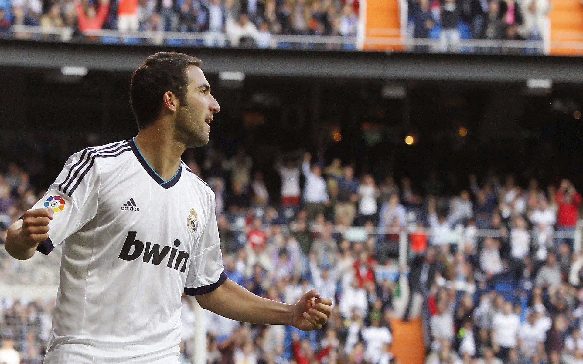 剑南春之夜闪耀意甲，国米3-1博洛尼亚登顶积分榜，劳塔罗传射图拉姆建功